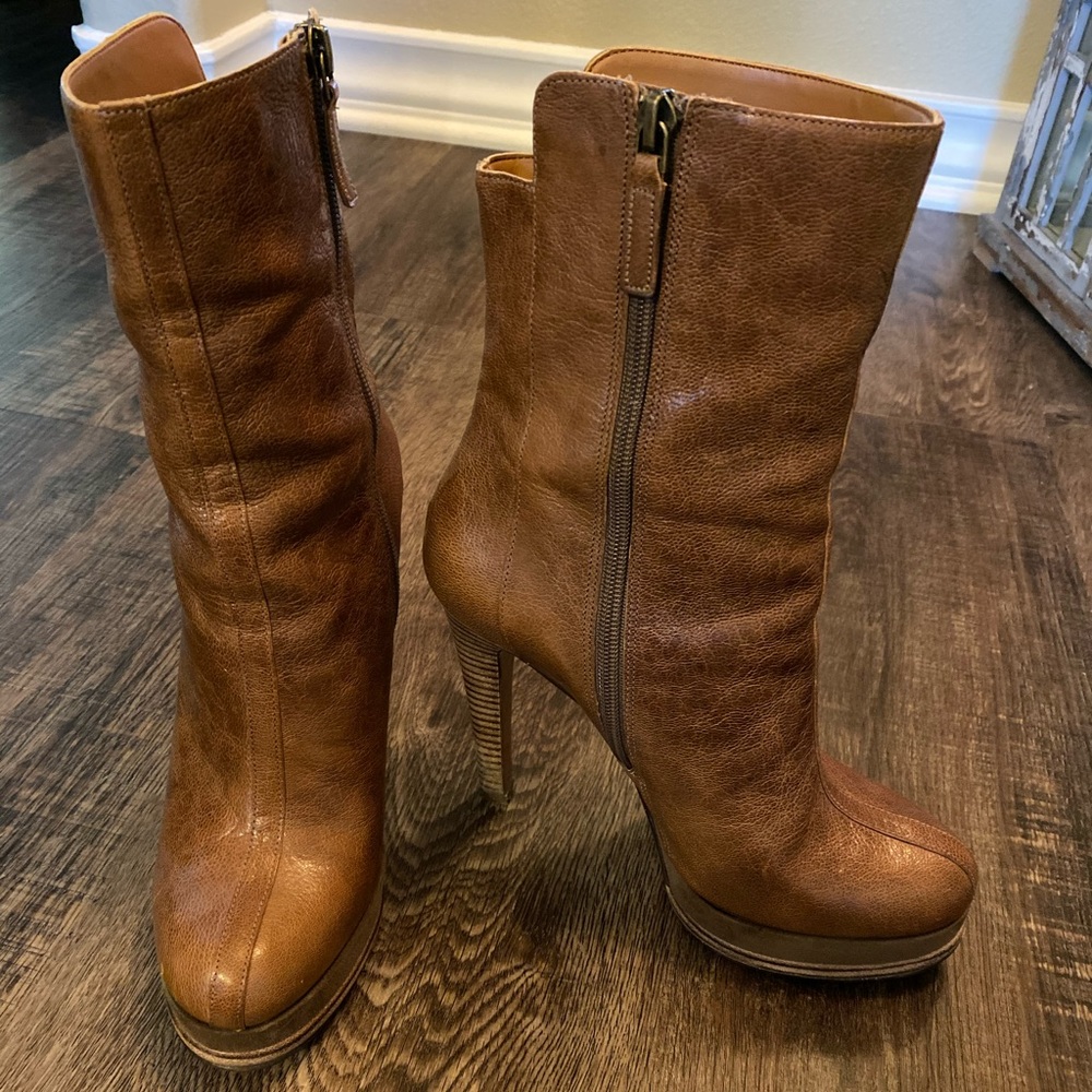Size 8 Women’s Nine West Boots